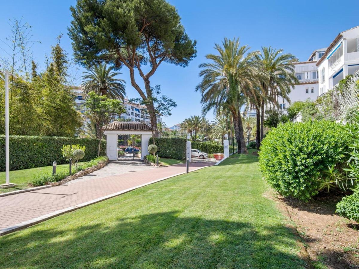 Apartamento De 2 Dormitorios En Playas Del Duque Marbella Exterior foto